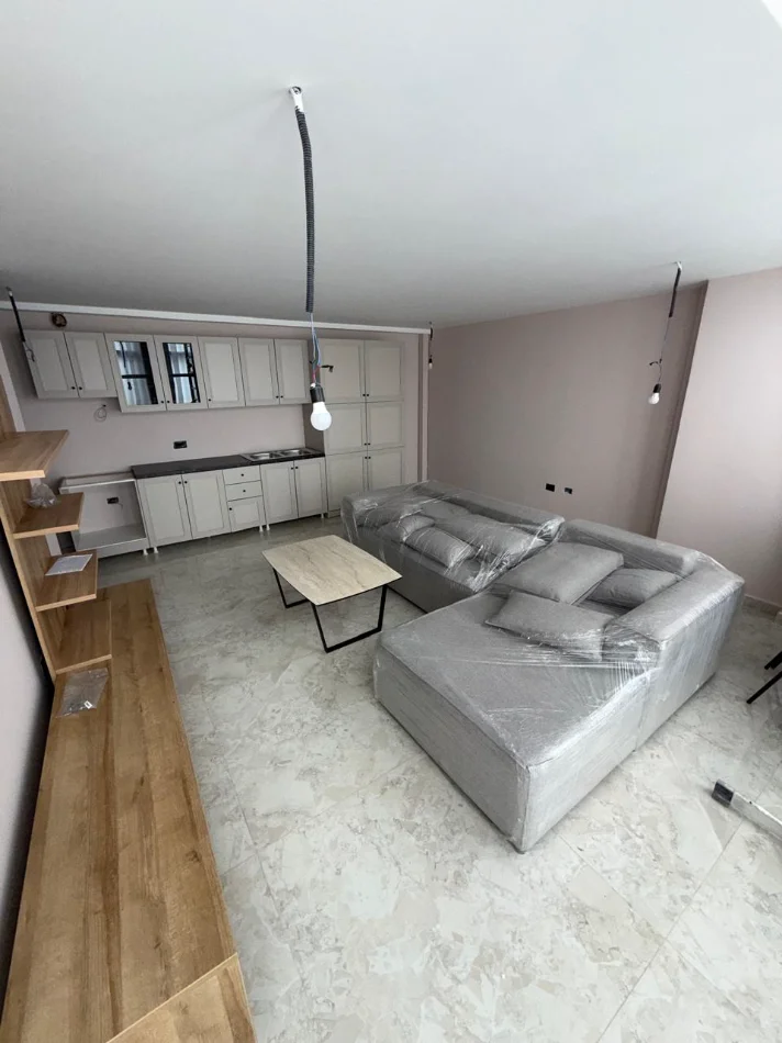 Tirane, shitet apartament 1+1 , 72 m² 132.000 € 