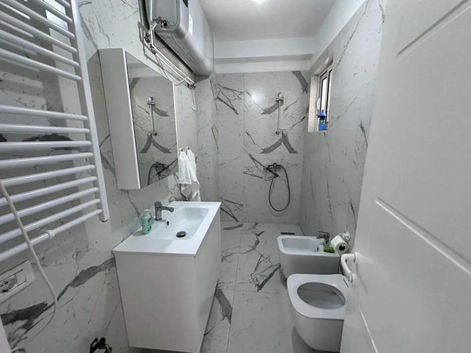 Tirane, shitet apartament 2+1 Kati 3, 114 m² 300.000 € (Rruga studenti)