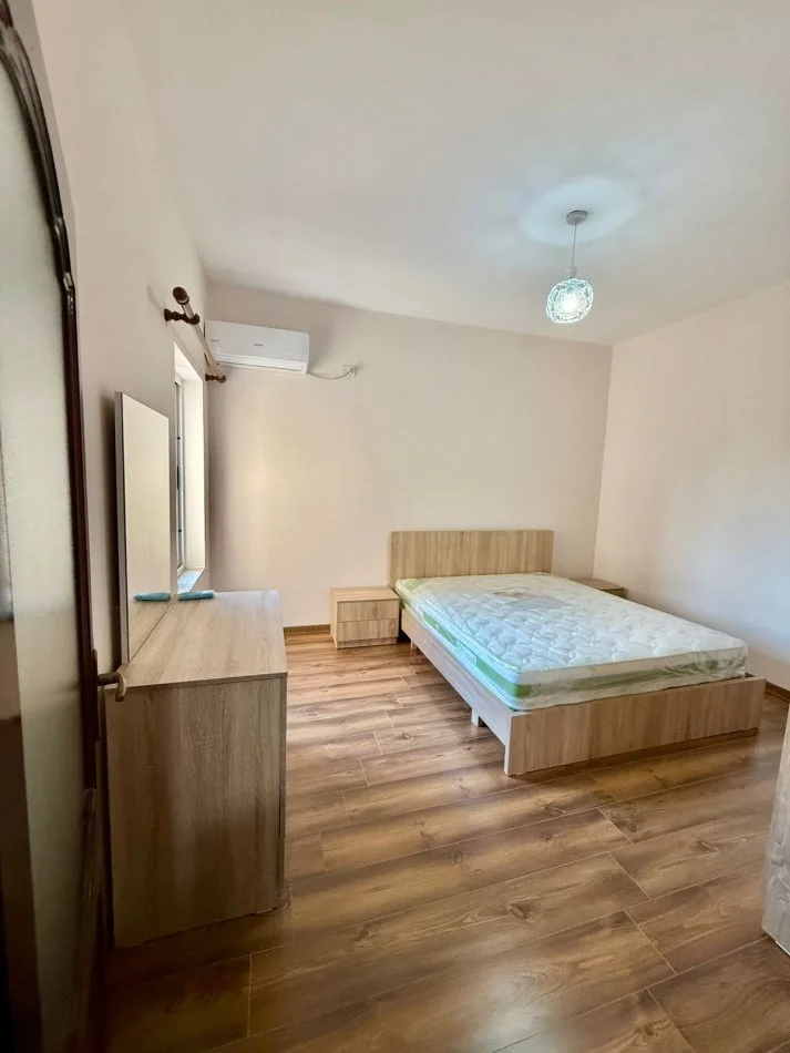 Tirane, jepet me qera apartament 1+1 Kati 4, 60 m² 650 € (Rruga Kavajes)
