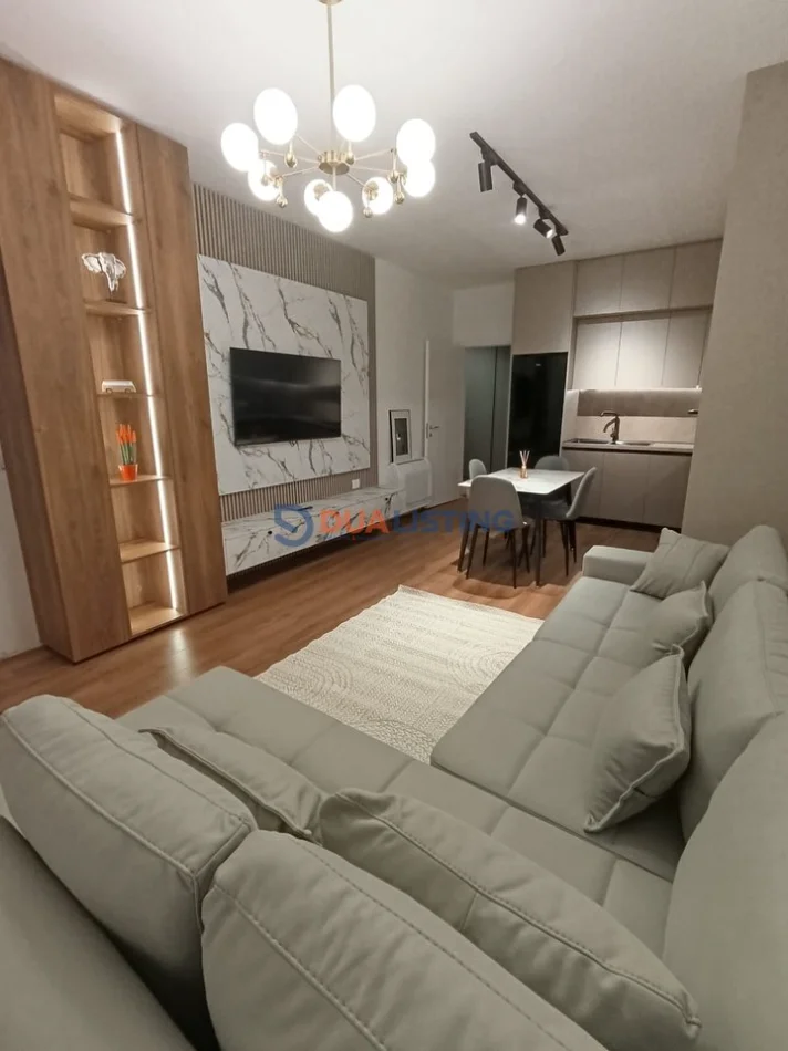 Tirane, jepet me qera apartament 1+1 , 700 € 