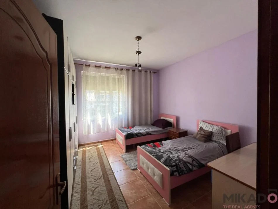 Tirane, jepet me qera apartament 3+1 Kati 2, 132 m² 550 €