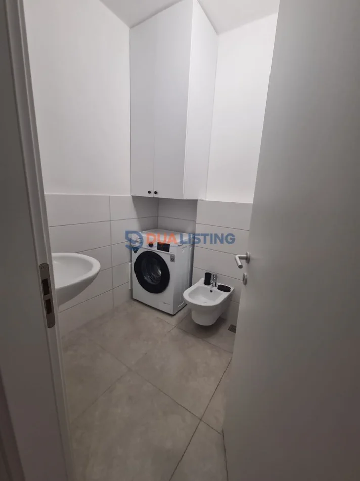 Tirane, jepet me qera apartament 1+1 , 700 € 