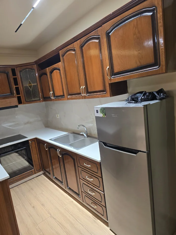Tirane, jepet me qera apartament 1+1 Kati 3, 60 m² 450 € (Rruga Jordan Misja)