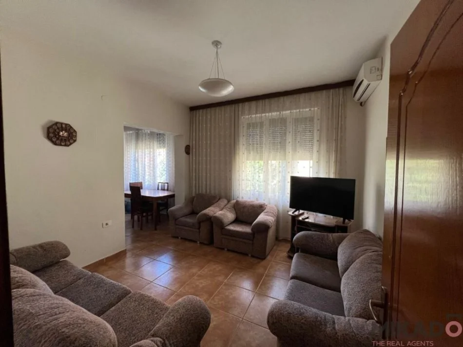 Tirane, jepet me qera apartament 3+1 Kati 2, 132 m² 550 €
