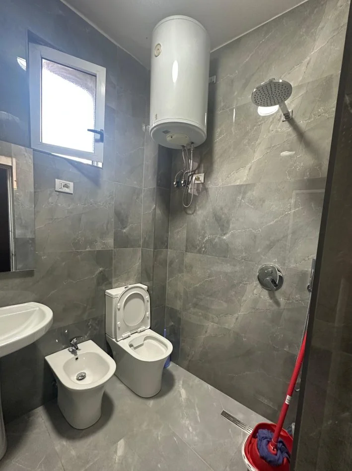 Tirane, jepet me qera apartament 1+1+Ballkon Kati 2, 60 m² 500 € 