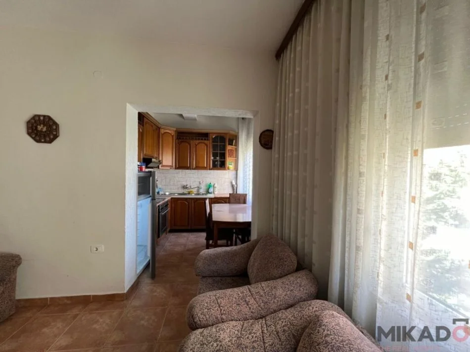 Tirane, jepet me qera apartament 3+1 Kati 2, 132 m² 550 €