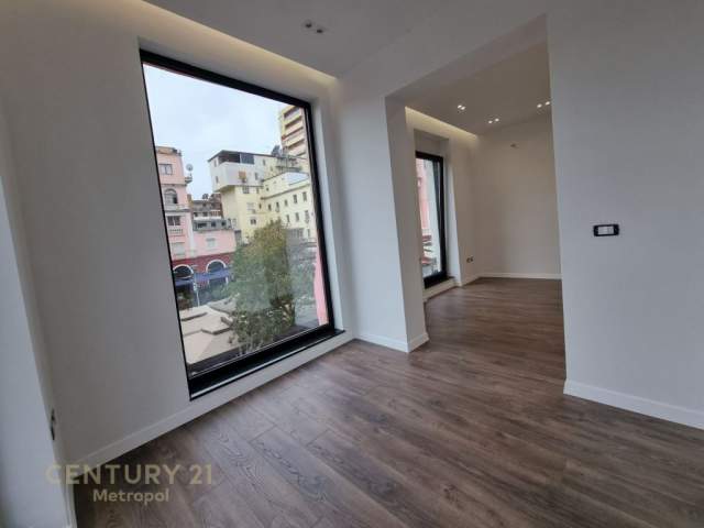 Tirane, jepet me qera zyre Kati 2, 75 m² 1.500 Euro (SHALLVARET)