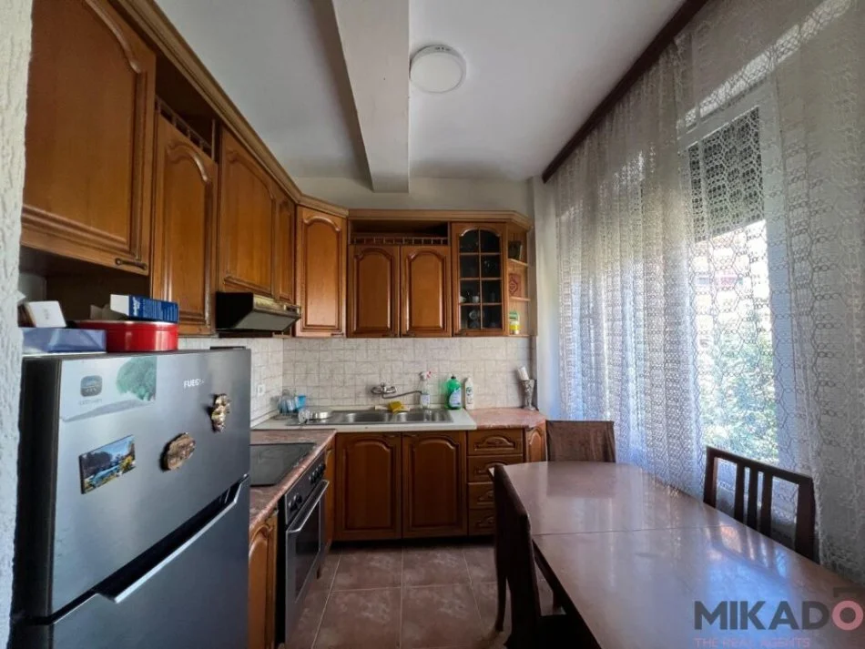 Tirane, jepet me qera apartament 3+1 Kati 2, 132 m² 550 €