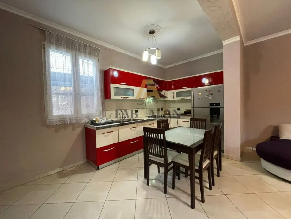 Tirane, shitet Vile 2 Katshe , 400.000 € (SAUK)