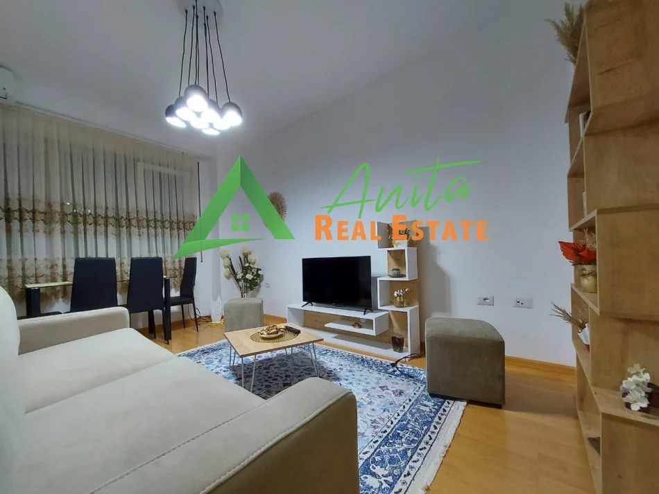 Tirane, jepet me qera apartament 2+1+Ballkon Kati 3, 80 m² 700 € (Qender, rruga e Dibres)