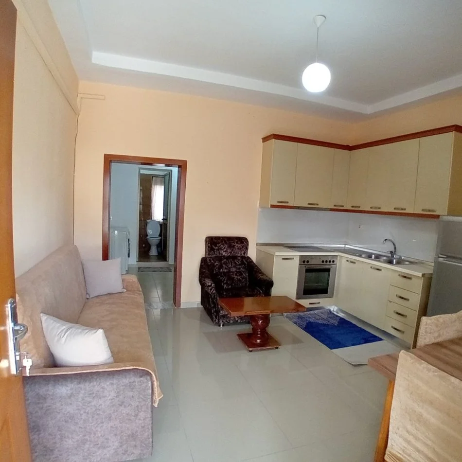 Tirane, jepet me qera apartament 1+1 Kati 2, 77 m² 350 € (Rruga Lucie Miloti)