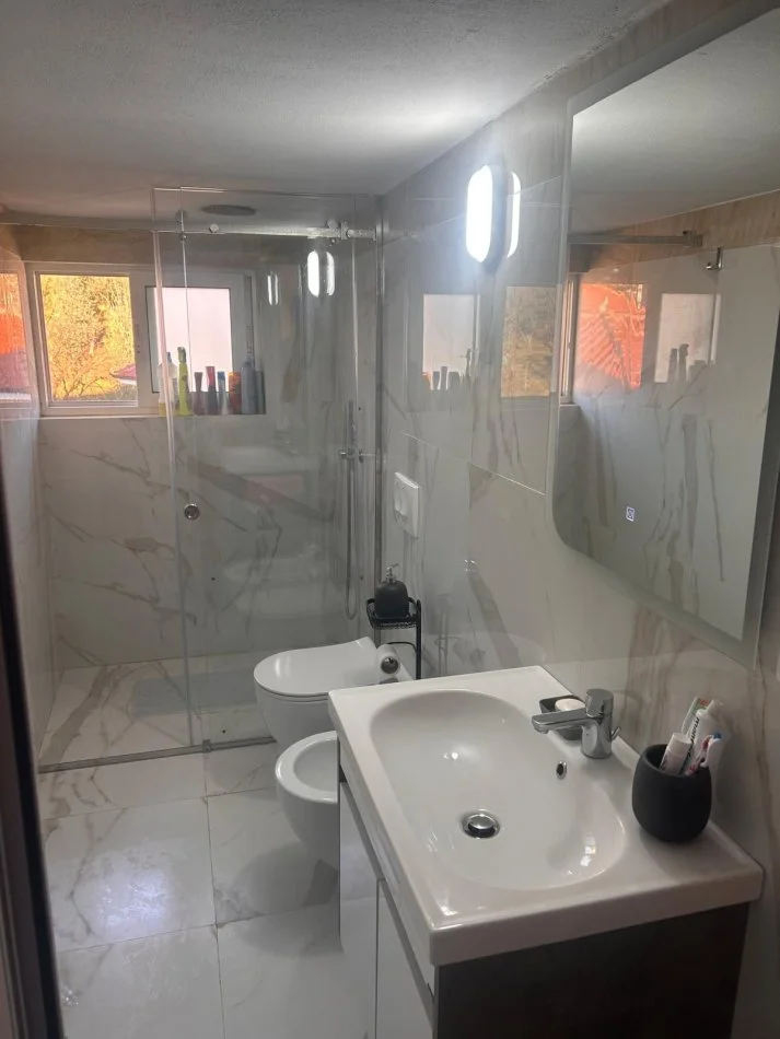 Tirane, jepet me qera apartament 2+1 Kati 4, 450 € 