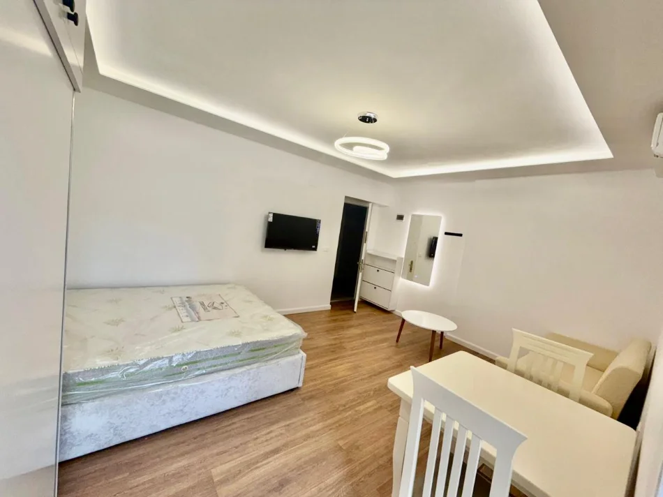 Tirane, shitet garsonier 1+1 , 30 m² (Restorant Durresi)