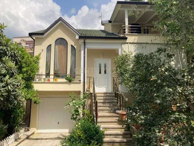 Tirane, shitet Vile 2 Katshe Kati 2, 260 m² 298.000 Euro (RRUGA DALIP TOPI)
