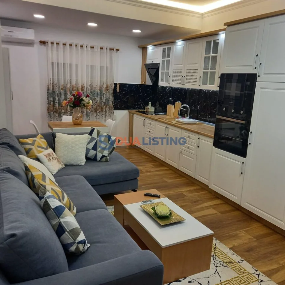 Tirane, jepet me qera apartament 1+1 , 650 € 