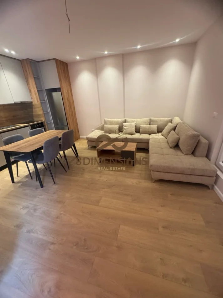 Tirane, jepet me qera apartament 1+1+Ballkon Kati 2, 65 m² 650 € (bulevardi i ri)