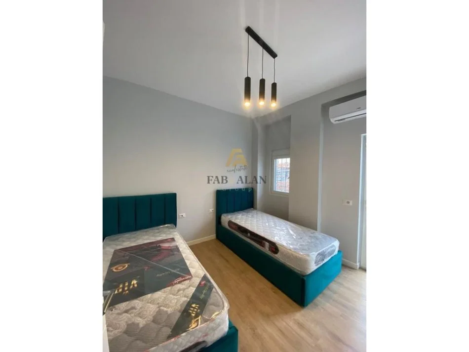 Tirane, jepet me qera apartament 2+1 Kati 1, 600 € (21 Dhjetori)