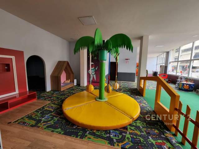 Tirane, jepet me qera bar-resorant Kati 0, 720 m² 1.500 Euro (Kodra e Diellit)