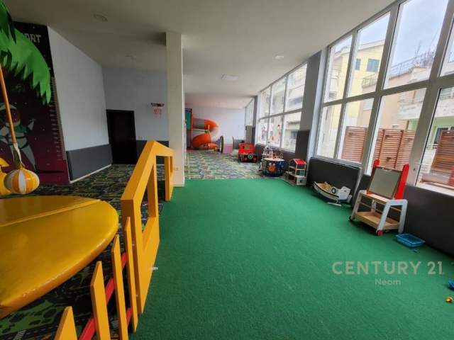Tirane, jepet me qera bar-resorant Kati 0, 720 m² 1.500 Euro (Kodra e Diellit)