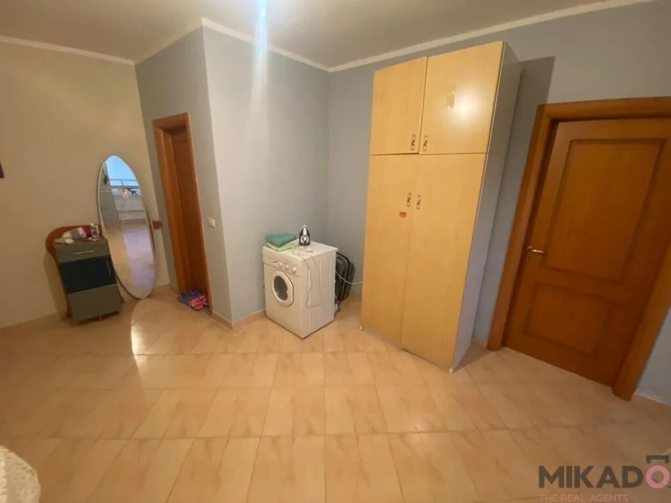 Vlore, jepet me qera apartament 3+1 , 128 m² 