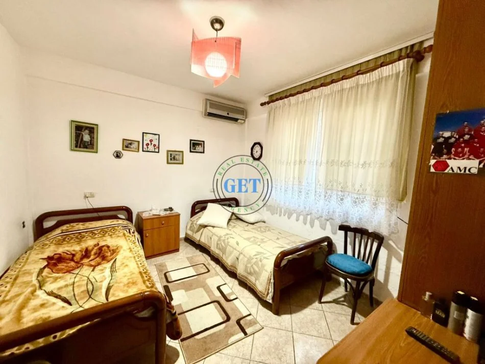 Durres, shitet apartament 3+1+Ballkon Kati 1, 135 m² 140.000 € (Lagjia 18)