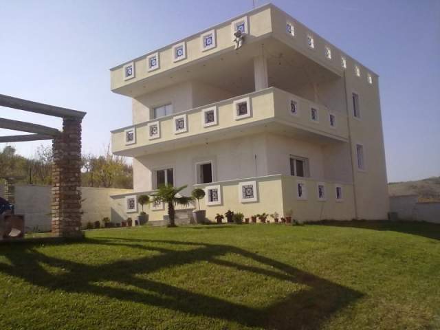 Tirane, shitet Vile 220 m² 158.000 Euro