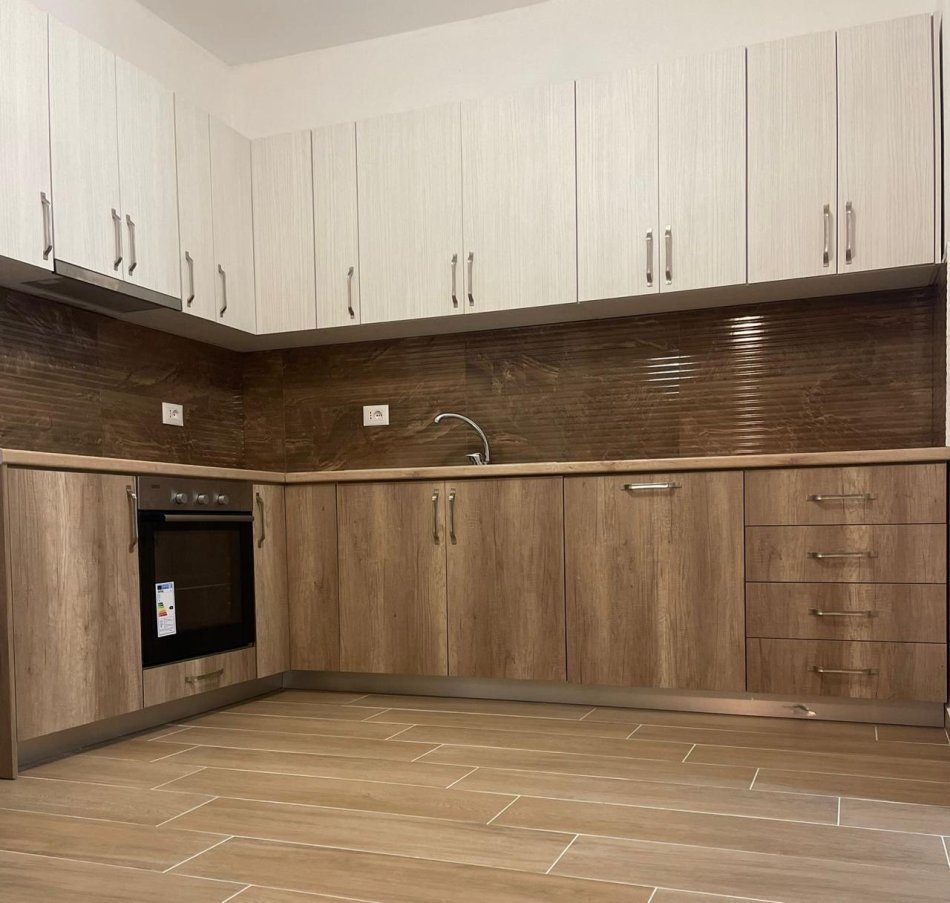 Tirane, jepet me qera apartament 1+1 Kati 2, 70 m² 650 € (Rruga Zyber Preza)
