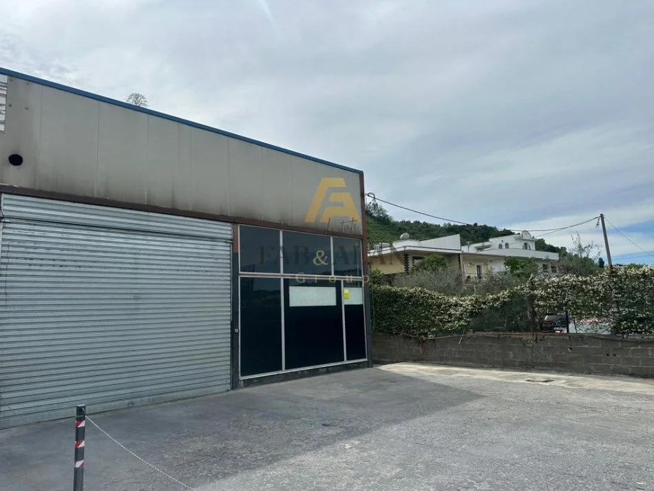 Shqiperi, jepet me qera ambjent biznesi Kati 0, 800 € (VORE)