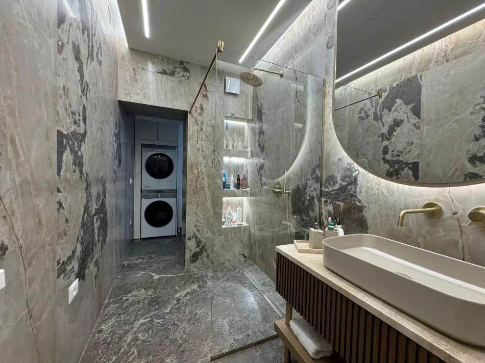 Tirane, shitet apartament 2+1 , 135 m² 375.000 € (Square 21)