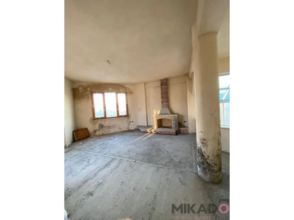 Elbasan, shitet Dublex Kati 12, 290 m² 380.000 € 