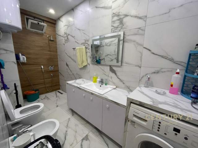 Tirane, shitet apartament 1+1+BLK Kati 1, 76 m² 68.000 Euro (yzberisht)