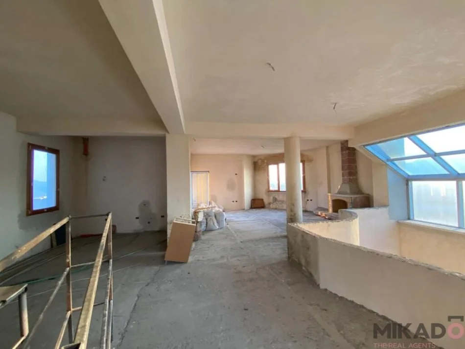 Elbasan, shitet Dublex Kati 12, 290 m² 380.000 € 