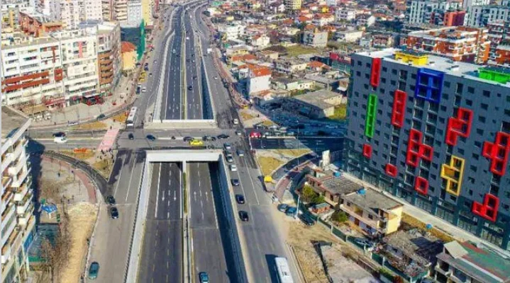 Tirane, shitet dyqan Kati 0, 50 m² 120.000 € (ne Astir)