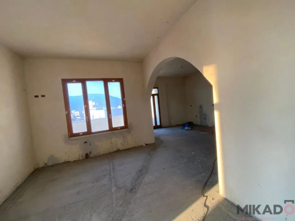 Elbasan, shitet Dublex Kati 12, 290 m² 380.000 € 