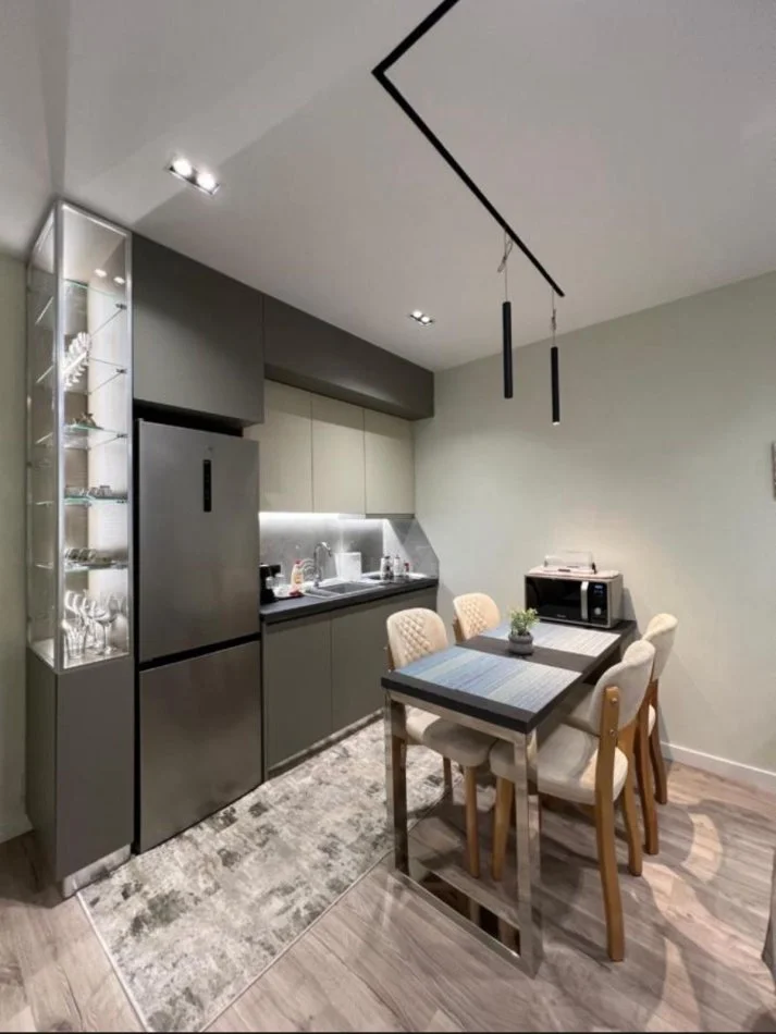 Tirane, jepet me qera apartament 1+1+Ballkon Kati 11, 69 m² 900 € (Qender)