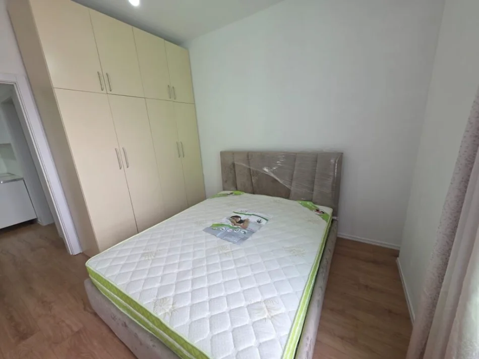 Tirane, jepet me qera apartament 1+1+Ballkon Kati 7, 65 m² 450 € 