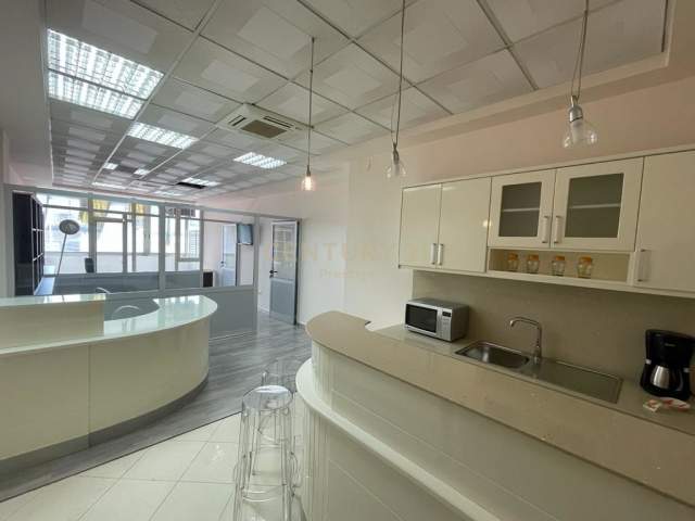 Tirane, jepet me qera ambjent biznesi Kati 2, 70 m² 700 Euro (Rruga e Kosovareve)