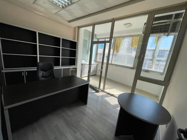 Tirane, jepet me qera ambjent biznesi Kati 2, 70 m² 700 Euro (Rruga e Kosovareve)