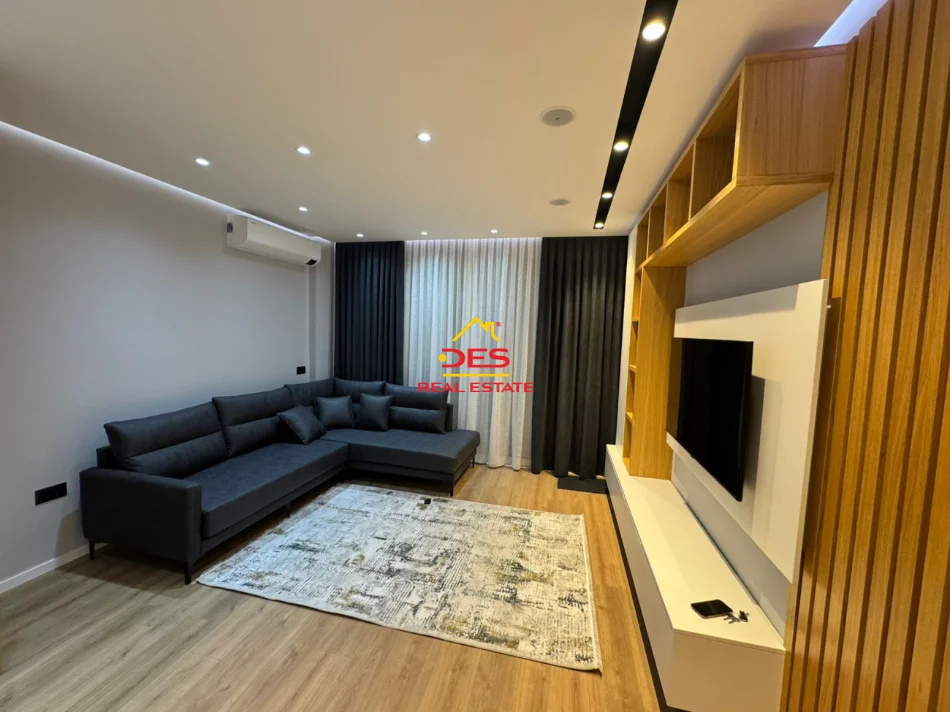 Vlore, jepet me qera apartament 1+1+Ballkon Kati 7, 65 m² 550 € (Rruga Gjergj Arianiti)