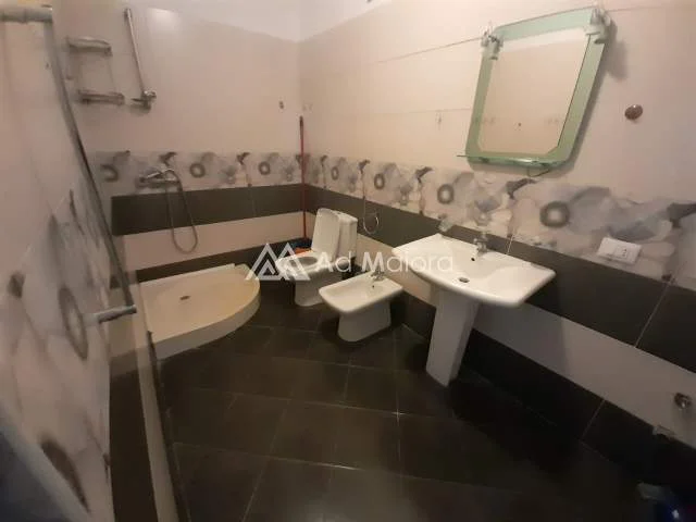 Durres, jepet me qera apartament 1+1 Kati 4, 75 m² 350 Euro (STADIUMI DURRES)