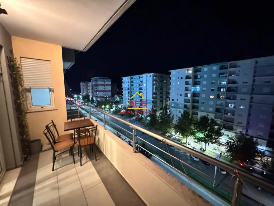 Vlore, jepet me qera apartament 2+1+Ballkon Kati 7, 110 m² 450 € (Rruga Gjergj Arianiti)