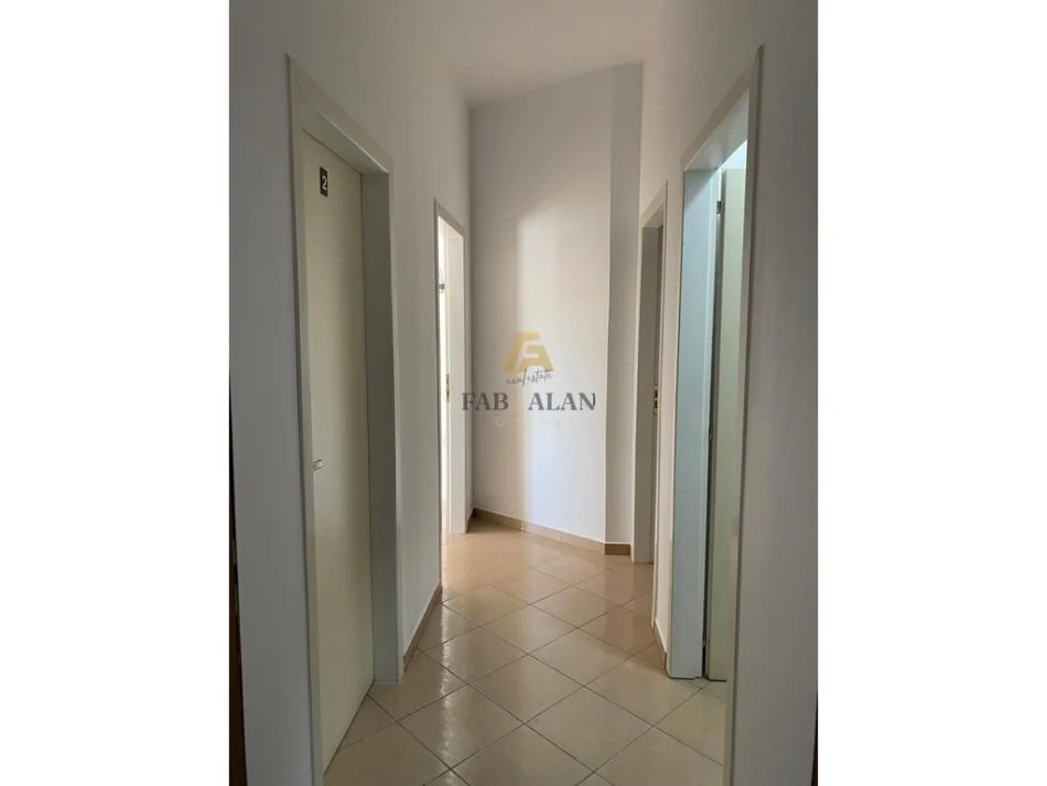 Durres, jepet me qera GODINE , 1.000 m² 4.300 € (Tregu Industrial Durres)