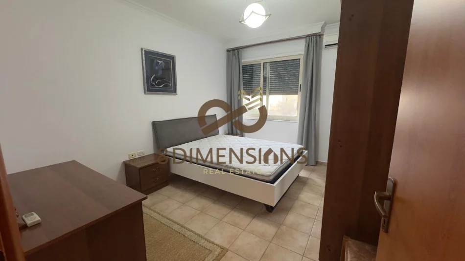 Tirane, jepet me qera apartament 1+1+Ballkon Kati 3, 70 m² 650 € (qender)