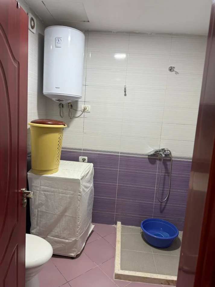 Tirane, jepet me qera apartament 1+1+Ballkon Kati 2, 430 € (Astir prane Artistit)