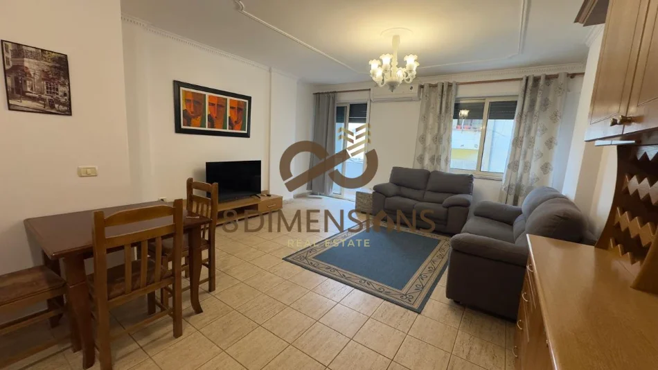 Tirane, jepet me qera apartament 1+1+Ballkon Kati 3, 70 m² 650 € (qender)
