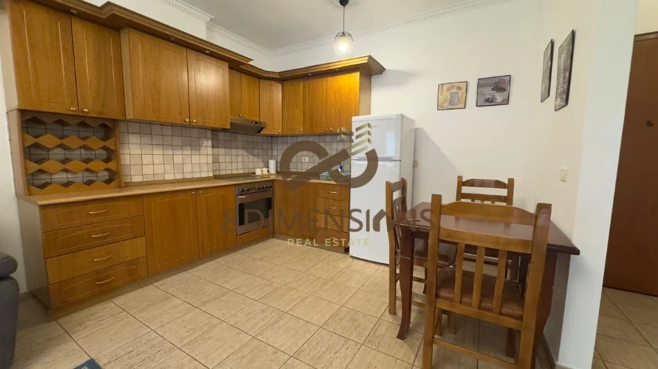 Tirane, jepet me qera apartament 1+1+Ballkon Kati 3, 70 m² 650 € (qender)