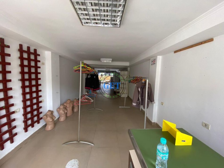 Durres, jepet me qera dyqan Kati 0, 120 m² 120 € (Ne Plazh, Durres.)