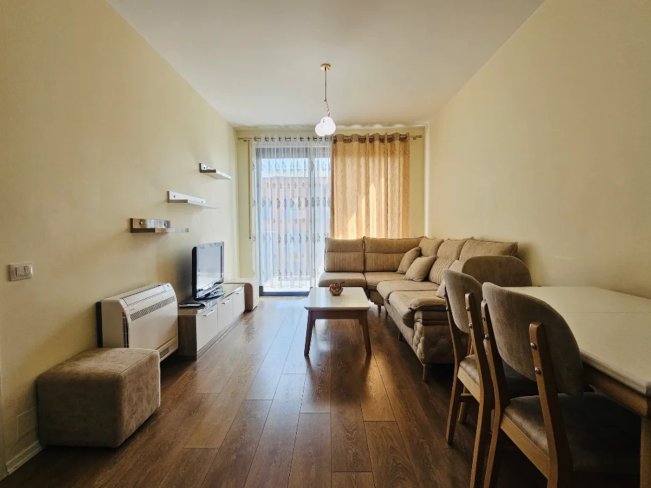 Tirane, jepet me qera apartament 1+1 , 70 m² 570 € (Kompleksi ASL)