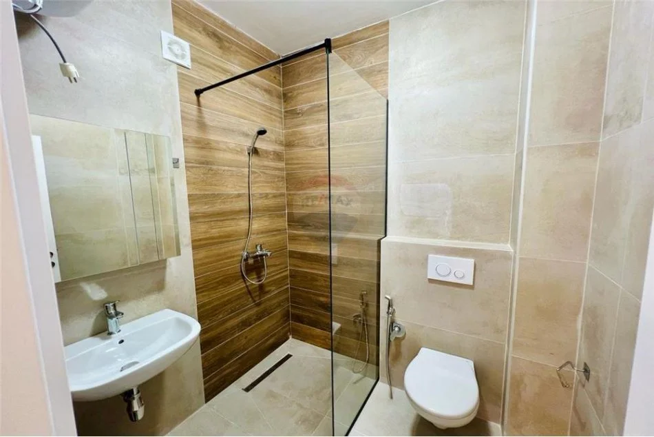 Tirane, jepet me qera apartament 1+1 Kati 6, 50 m² 500 € (ARLIS FARMACIA 10)