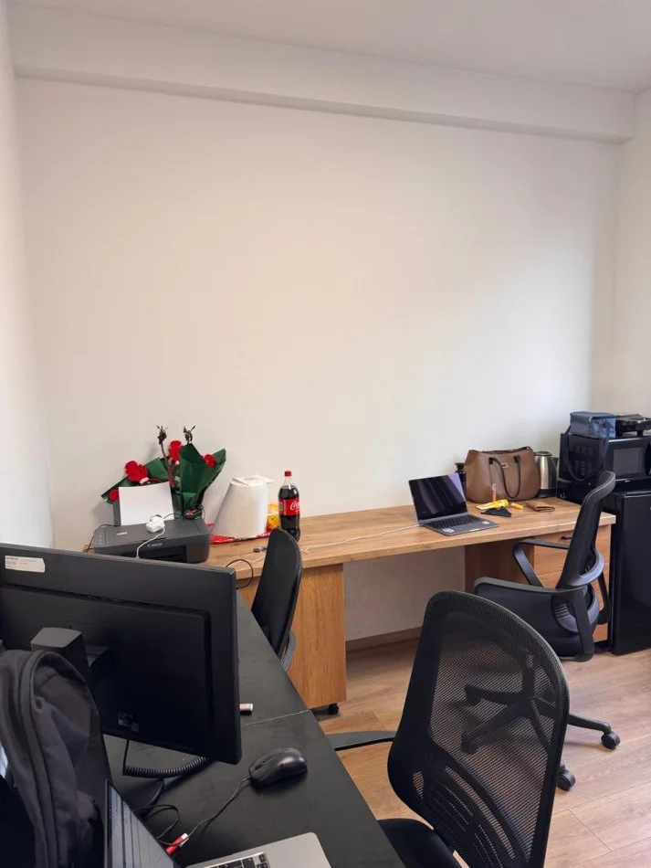 Tirane, jepet me qera , 160 m² 1.800 € prane qendres